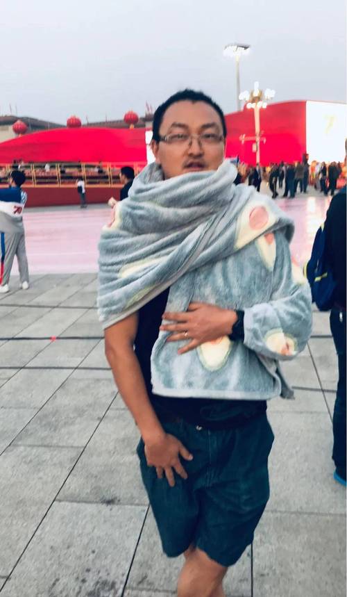 把毛毯卖给老外，大卖一年收入千万美金