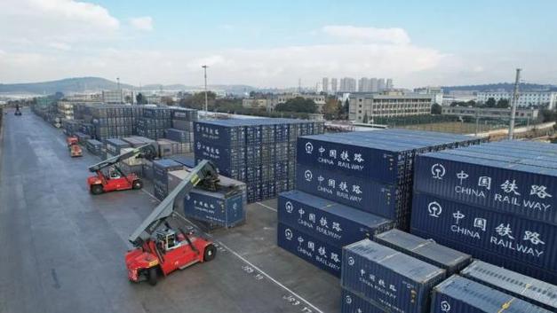 前7月国家铁路发送货物23.31亿吨